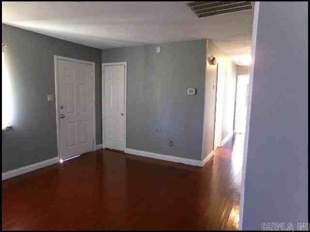 1504 E 38th St - Photo 3 of 25