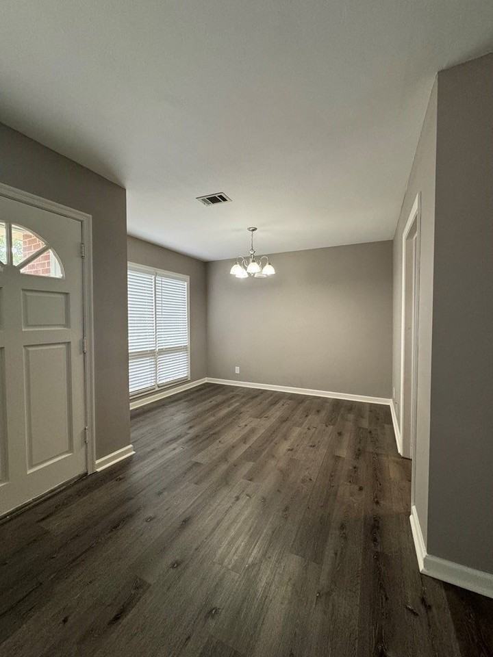 2633 Billie Dr - Photo 2 of 15