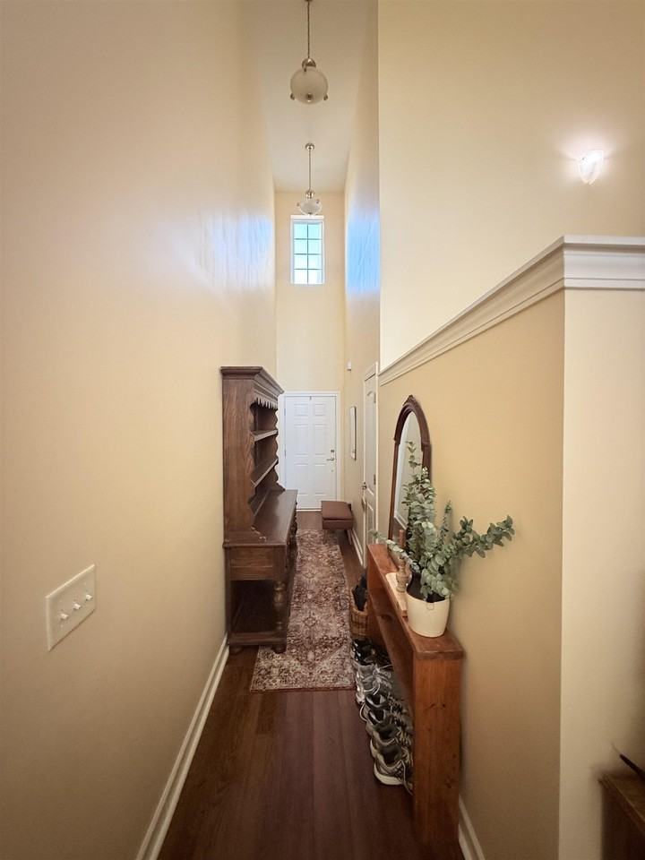 1124 Fairway Ln - Photo 2 of 12