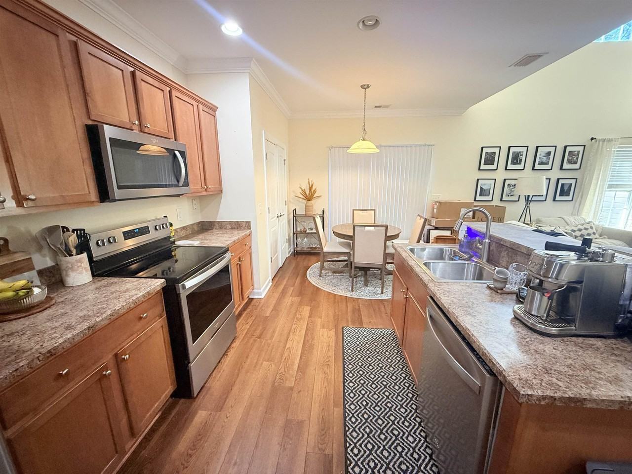 1124 Fairway Ln - Photo 3 of 12