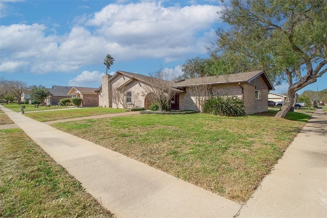 5801 Saint Andrews Dr - Photo 2 of 32