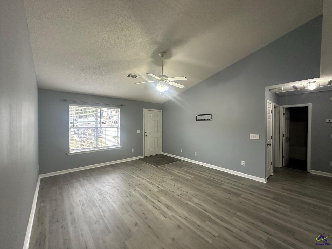 56 Skyway Dr - Photo 4 of 20