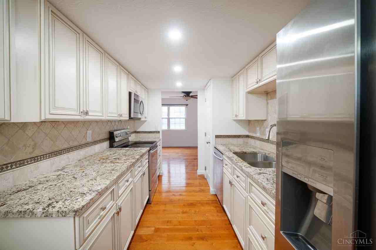 10891 Ponds Ln - Photo 5 of 37