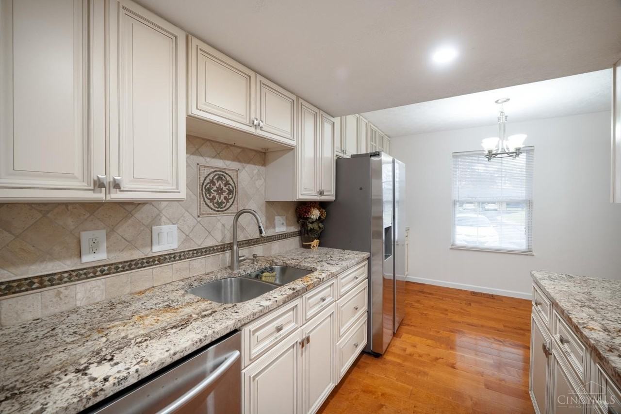 10891 Ponds Ln - Photo 7 of 37