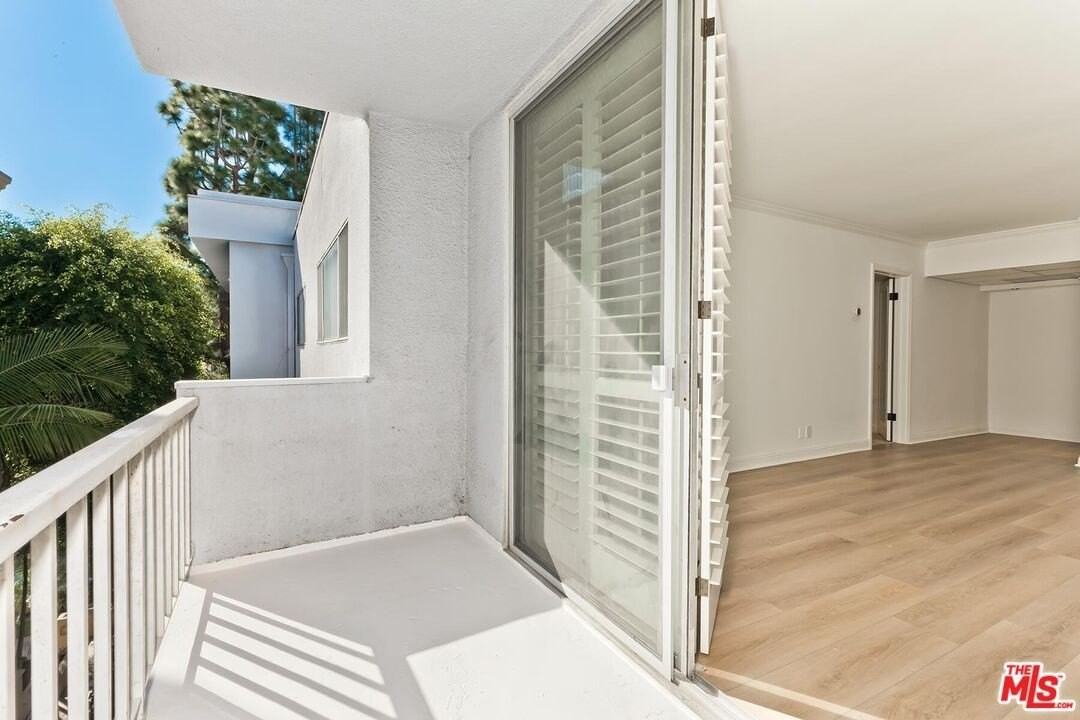 1710 Malcolm Ave Apt 303 #303 - Photo 6 of 18