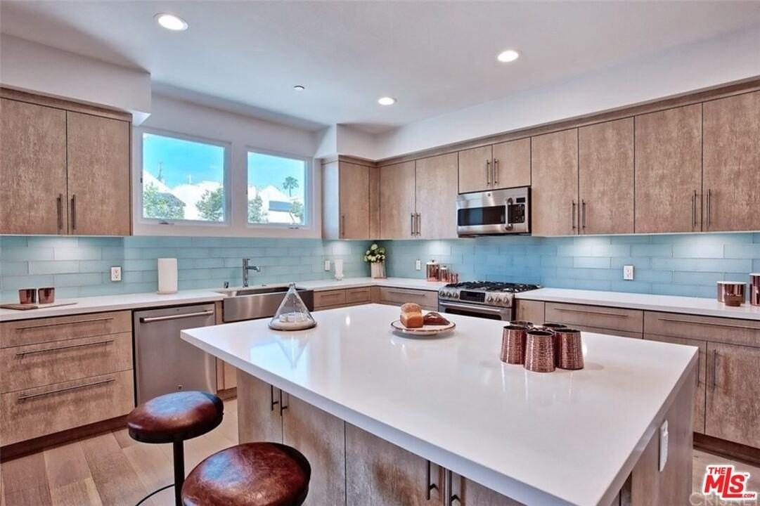 4240 Laurel Canyon Blvd Ph 402 #402 - Photo 4 of 24