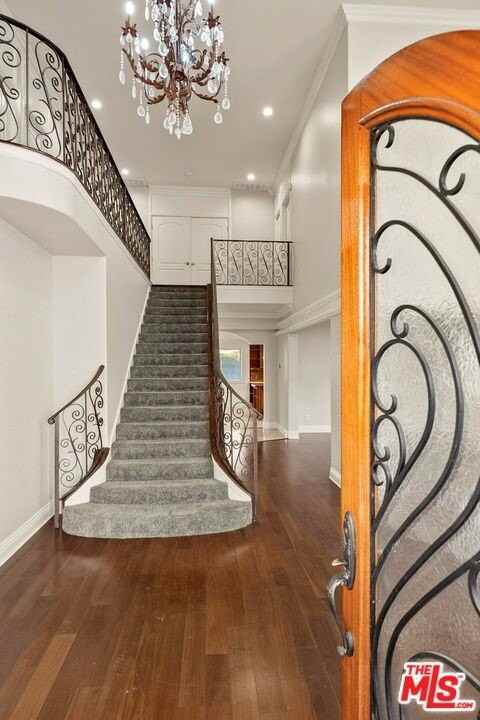 5217 Etiwanda Ave - Photo 3 of 42