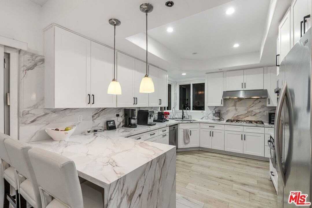 20318 Blythe St - Photo 3 of 23