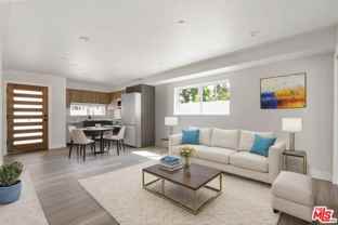 716 W 41st Pl Unit 4 #4 - Photo 1 of 1