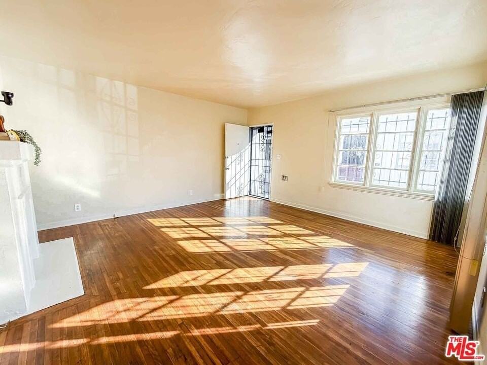 3427 12th Ave - Photo 2 of 13