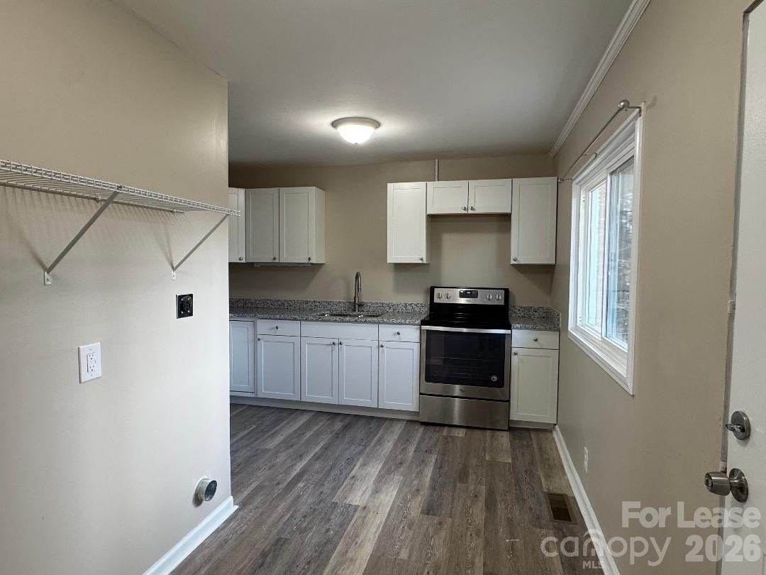 323 N Flint St - Photo 3 of 8