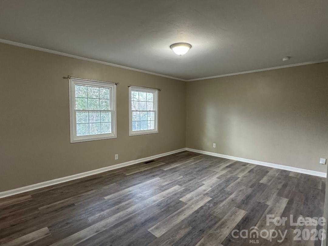 323 N Flint St - Photo 4 of 8