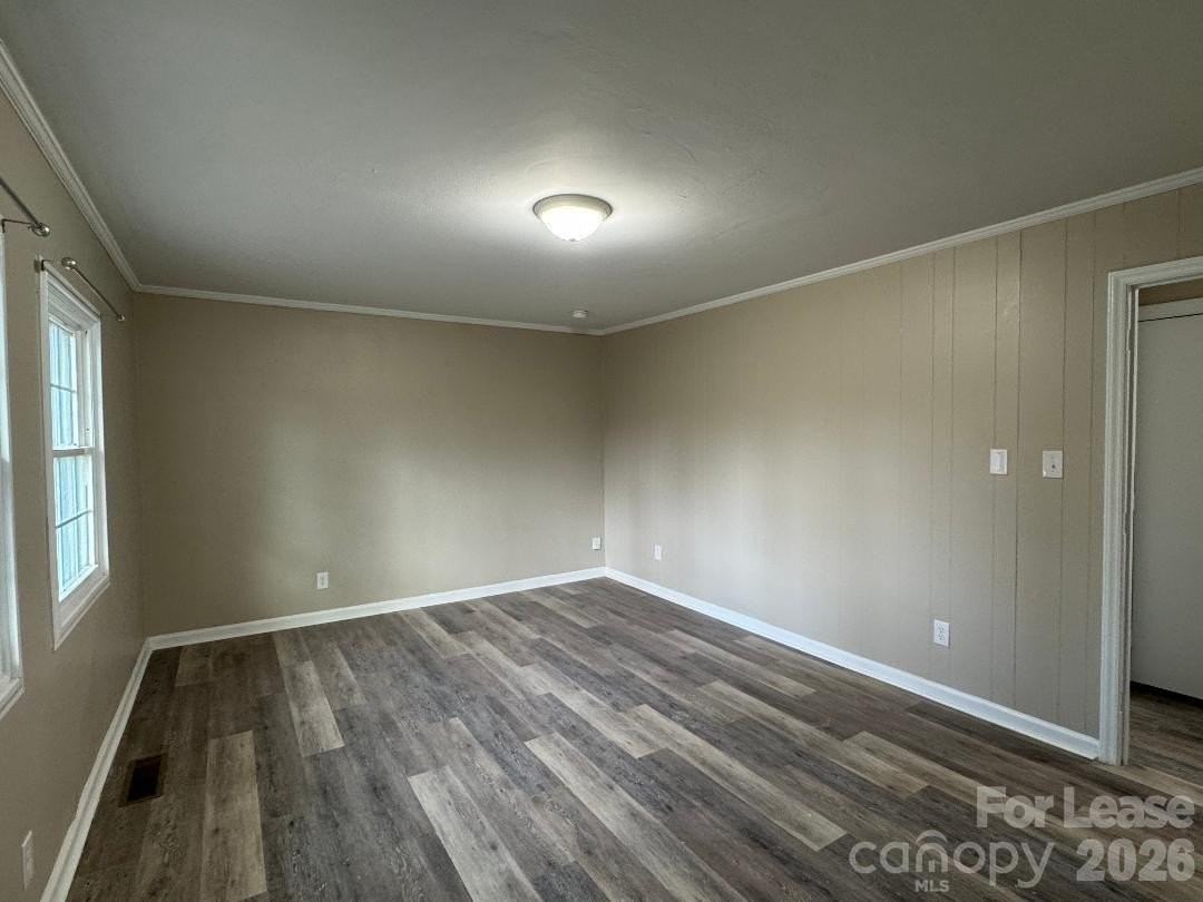 323 N Flint St - Photo 5 of 8