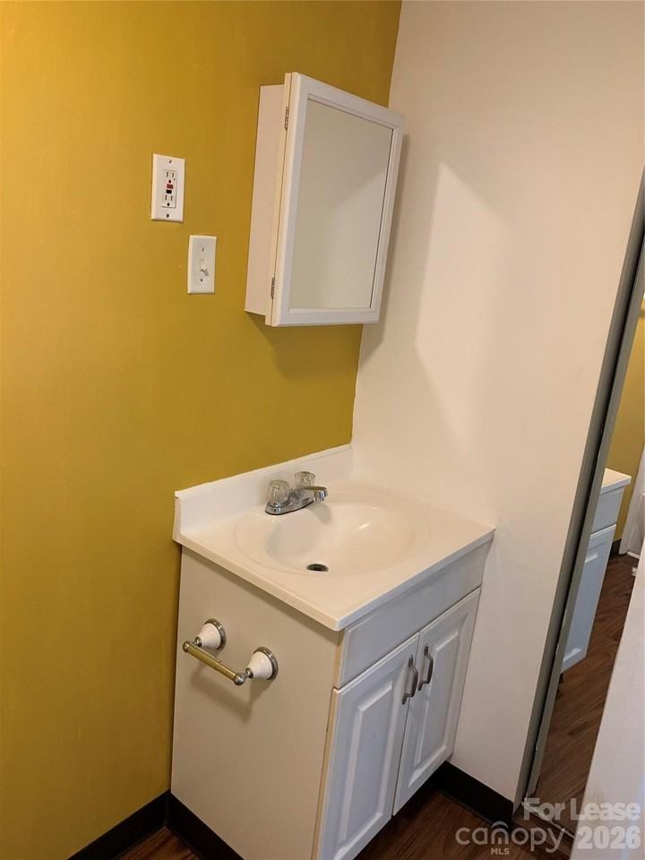 544 N Center St Unit D #D - Photo 5 of 15