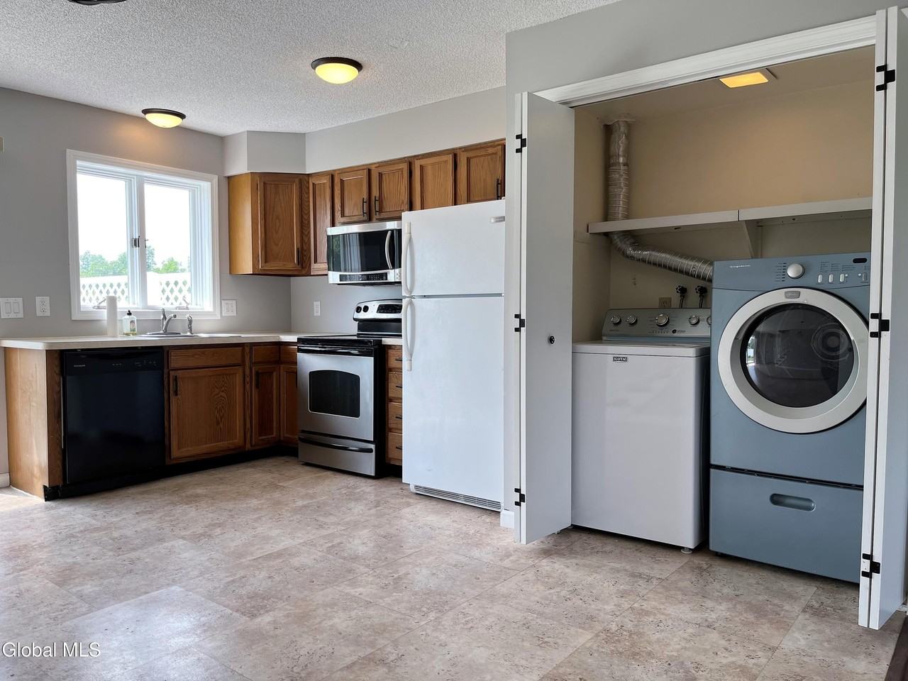 24 Reservoir Rd - Photo 3 of 15