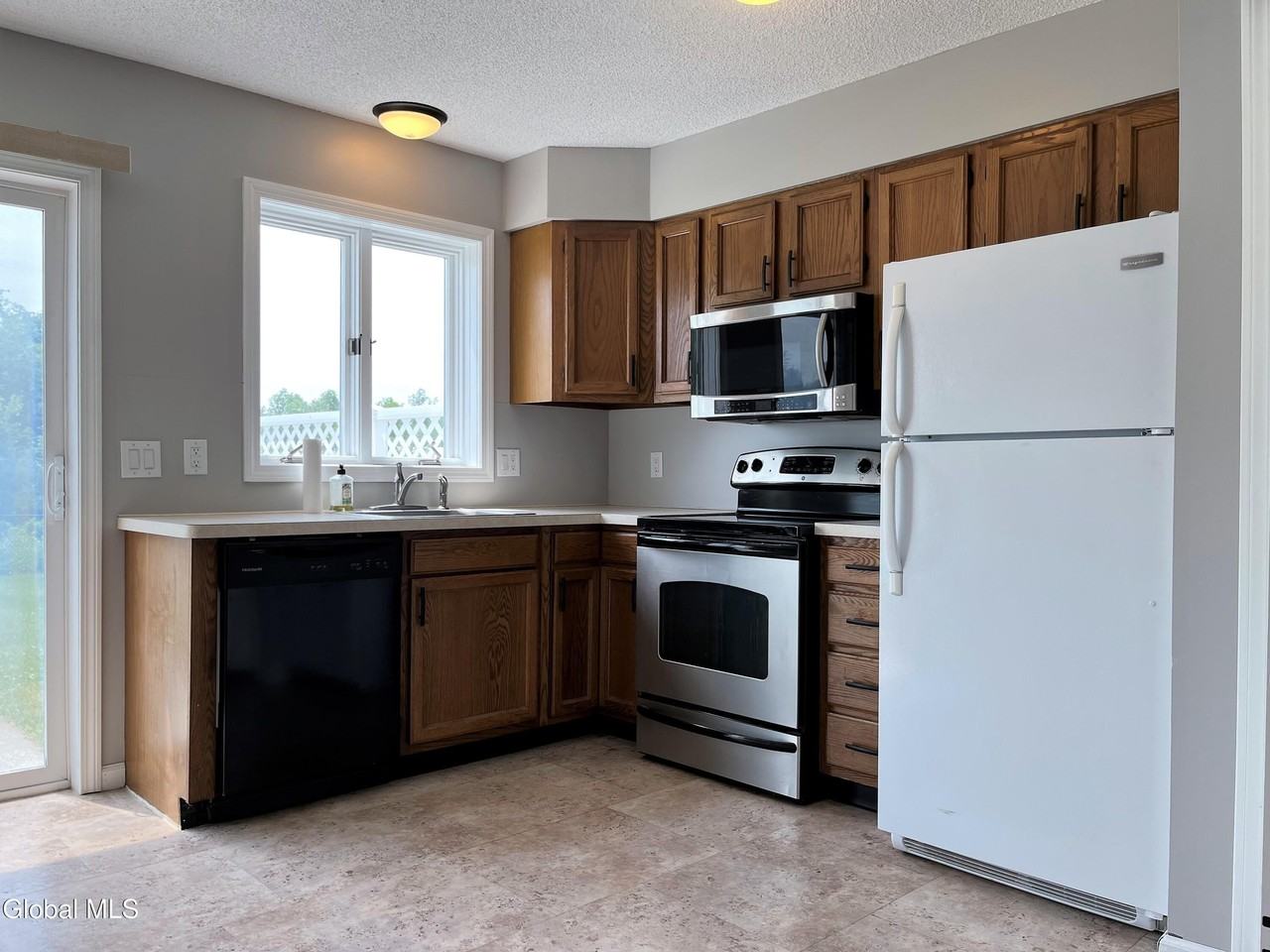 24 Reservoir Rd - Photo 4 of 15