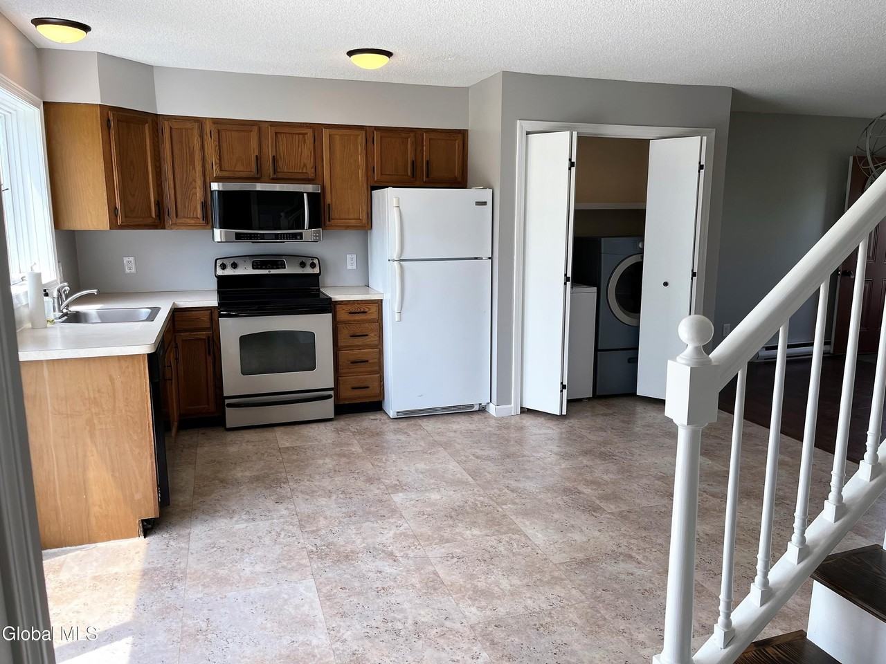 24 Reservoir Rd - Photo 5 of 15