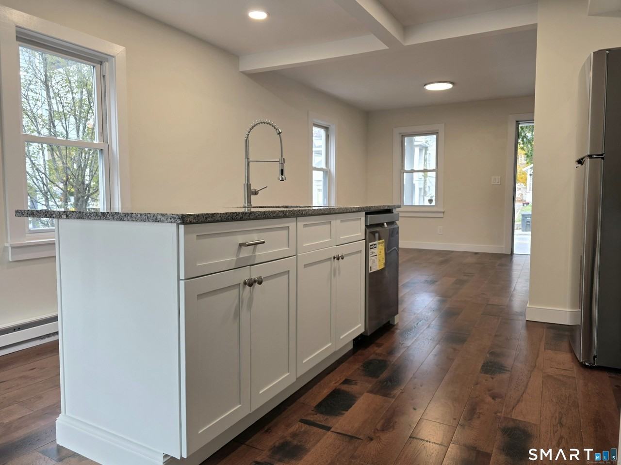 98 E Elm St - Photo 5 of 10