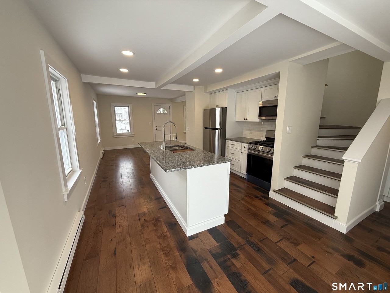 98 E Elm St - Photo 6 of 10