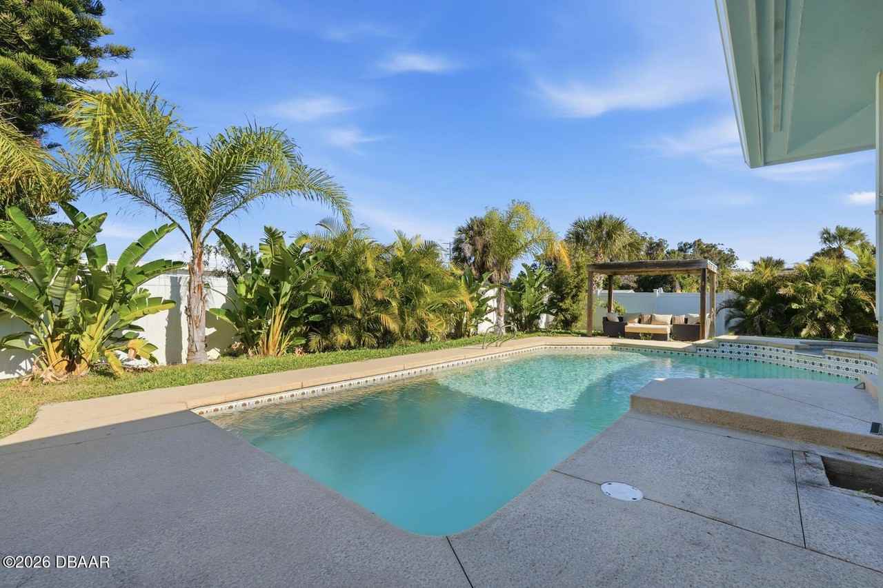 165 Ormond Pkwy - Photo 2 of 38