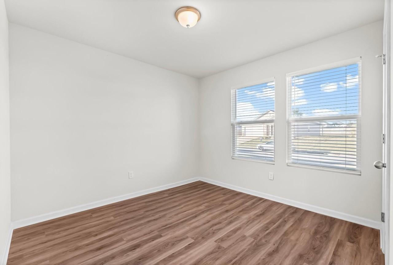 698 Whispering Creek Ave - Photo 5 of 35