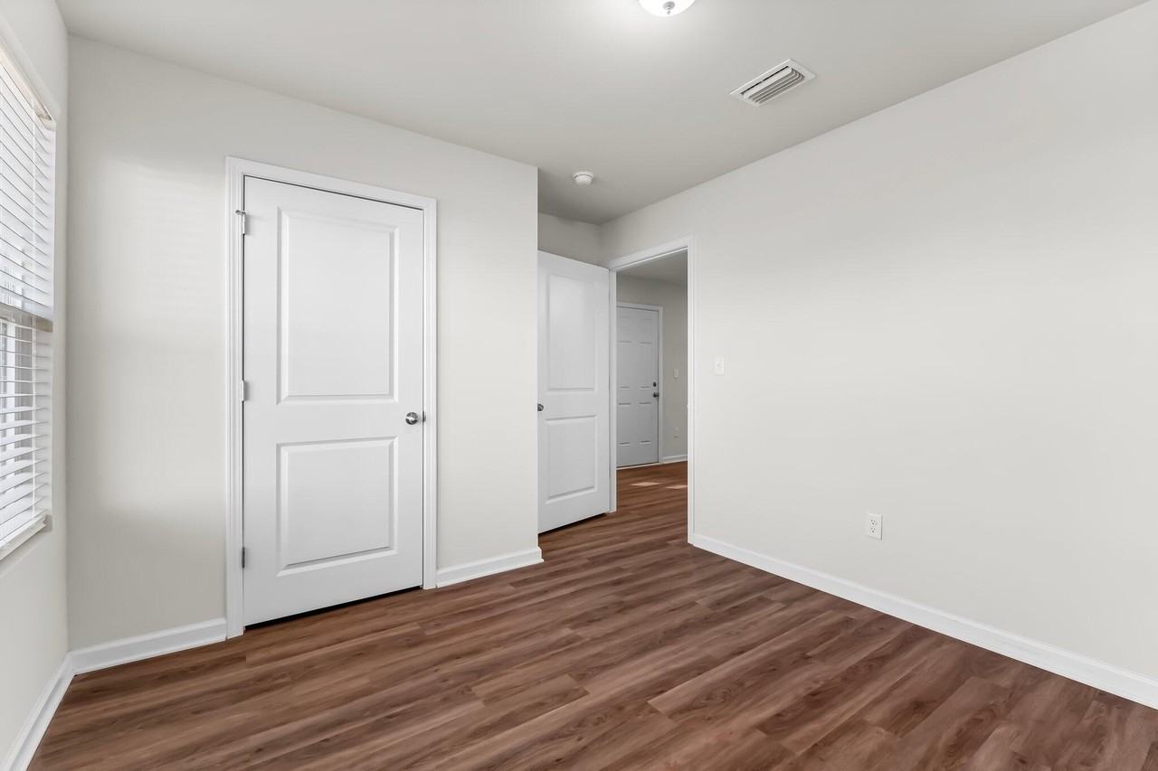 698 Whispering Creek Ave - Photo 6 of 35