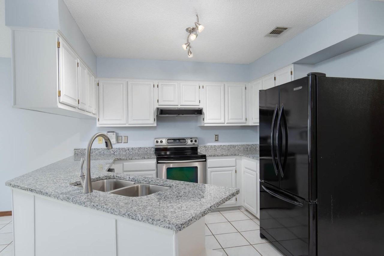 1406 Ariel Ln - Photo 6 of 24