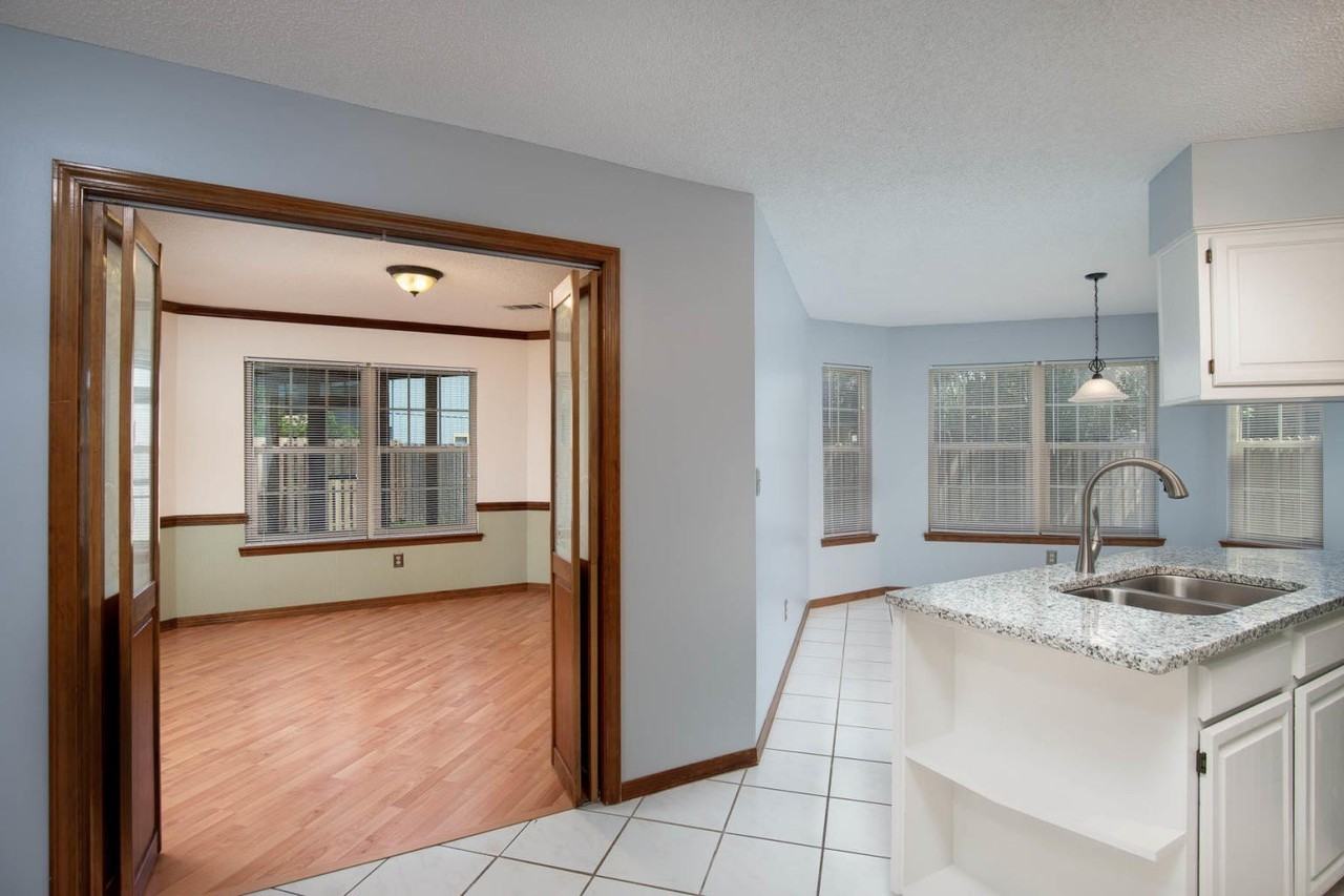 1406 Ariel Ln - Photo 7 of 24