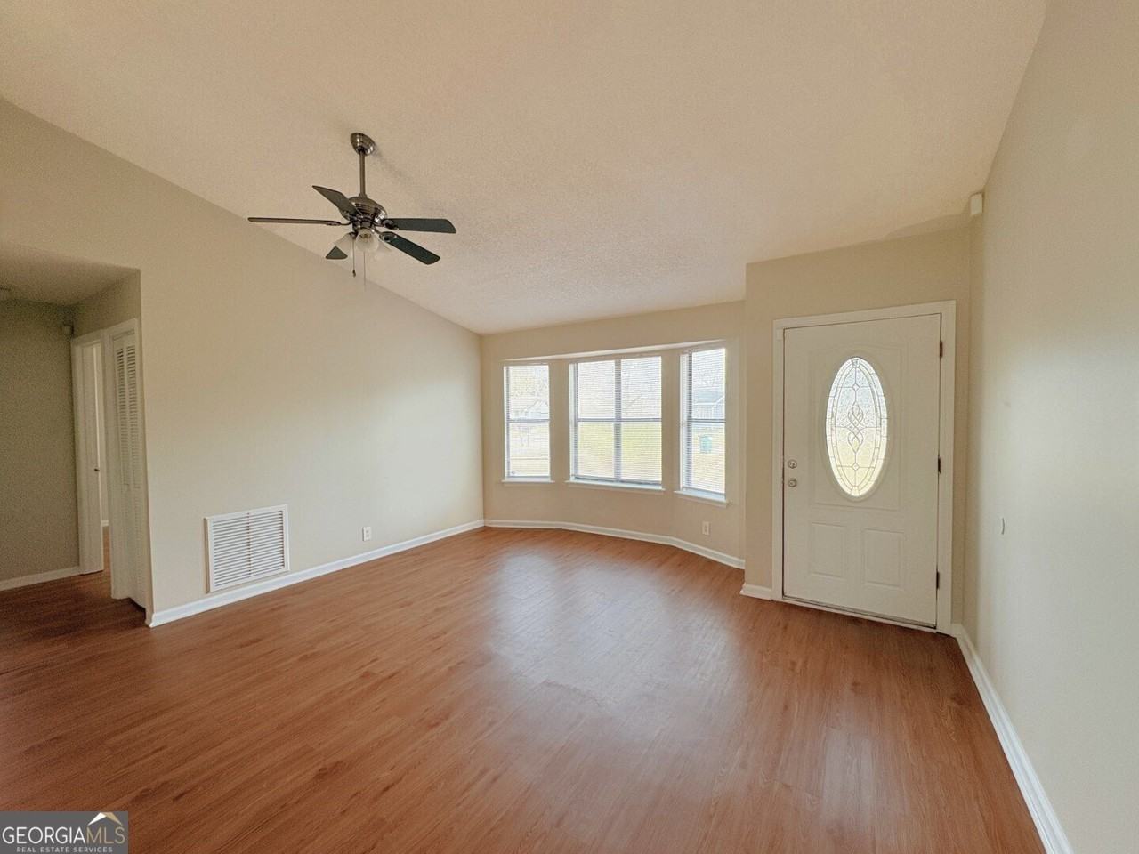 414 Sunnyside Dr - Photo 4 of 33