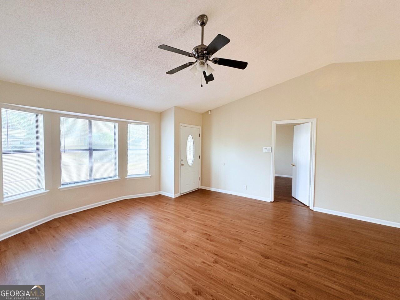 414 Sunnyside Dr - Photo 5 of 33