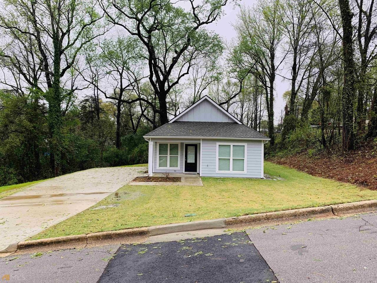 105 Oak St - Photo 2 of 20