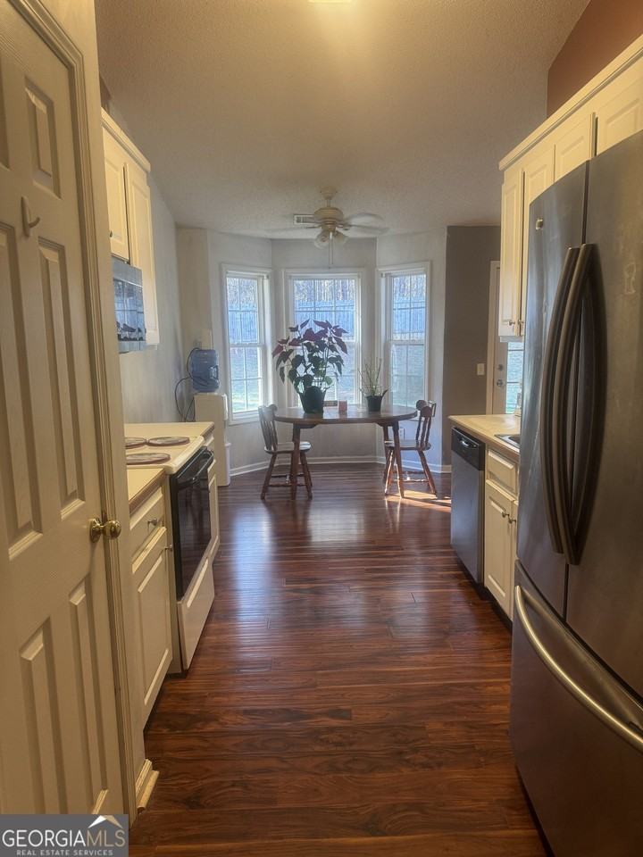 1579 Madison Ct - Photo 2 of 16