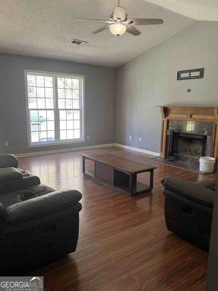 1579 Madison Ct - Photo 4 of 16