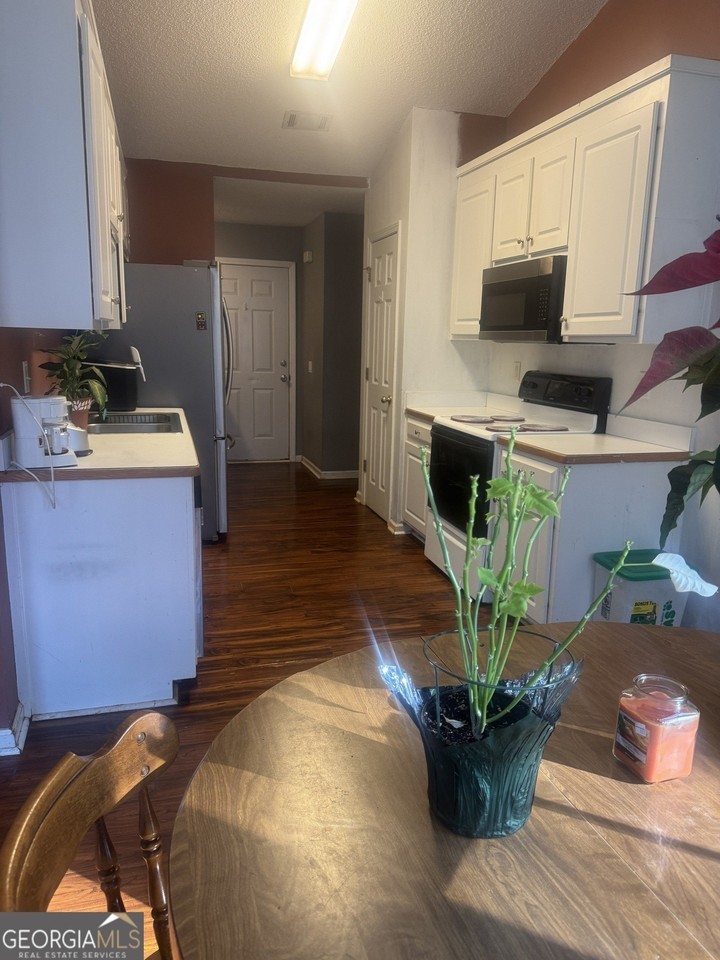 1579 Madison Ct - Photo 5 of 16