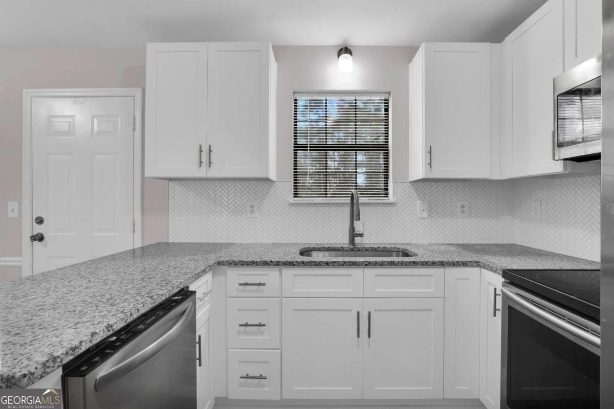 3033 Parkside Ct - Photo 2 of 25