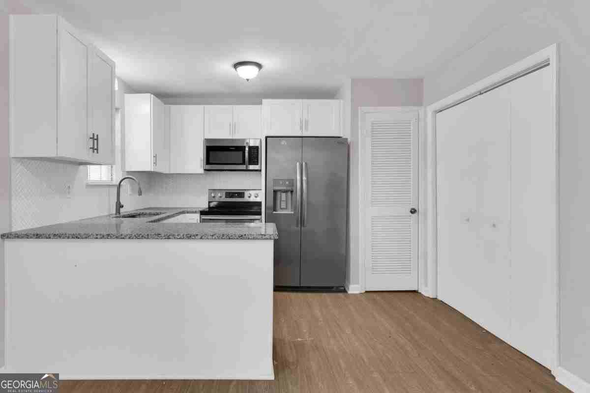 3033 Parkside Ct - Photo 4 of 25