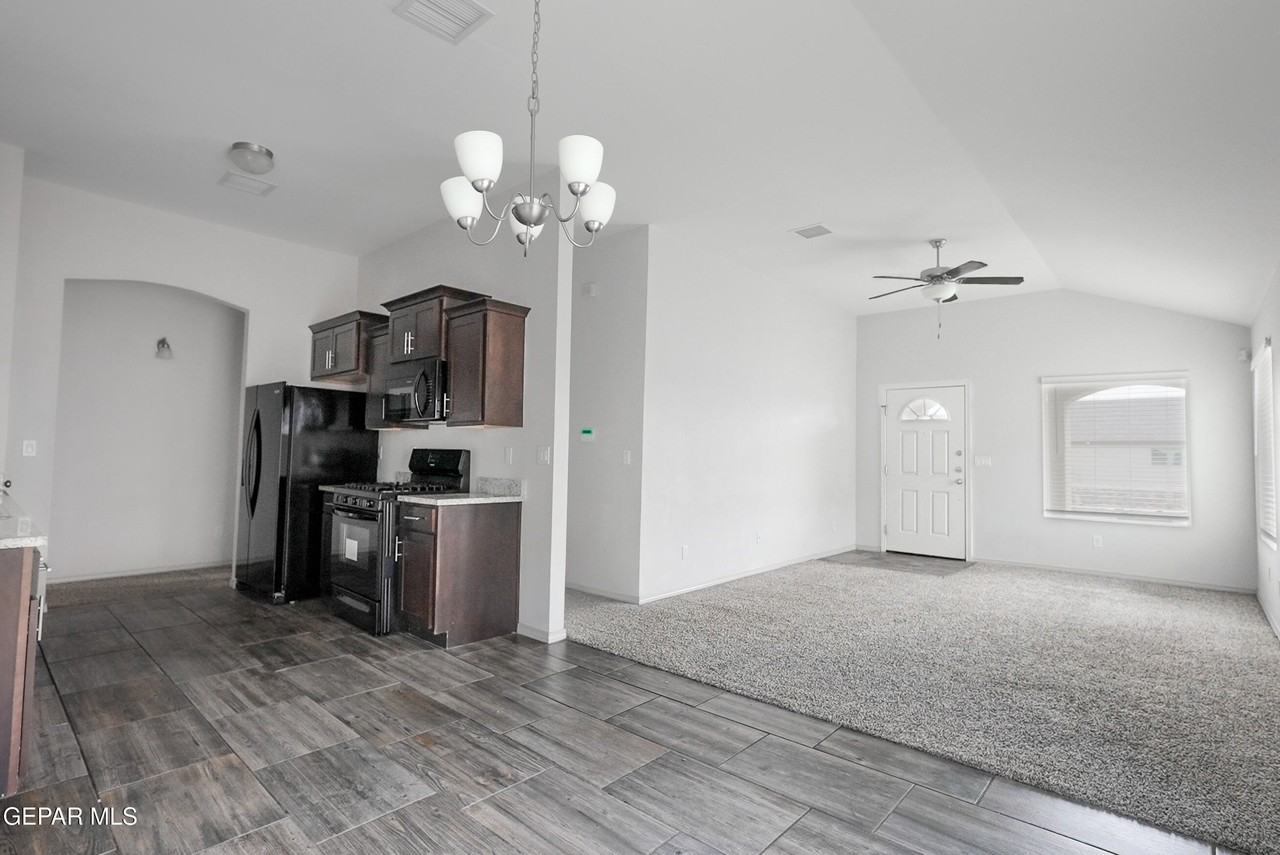 461 Villa Ysleta Dr - Photo 3 of 14