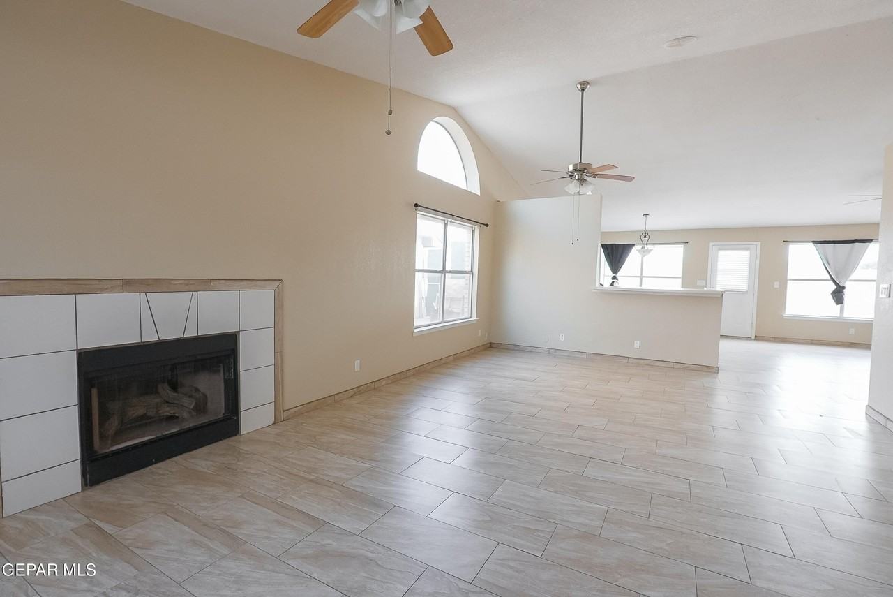 12266 Amstater Cir - Photo 2 of 41