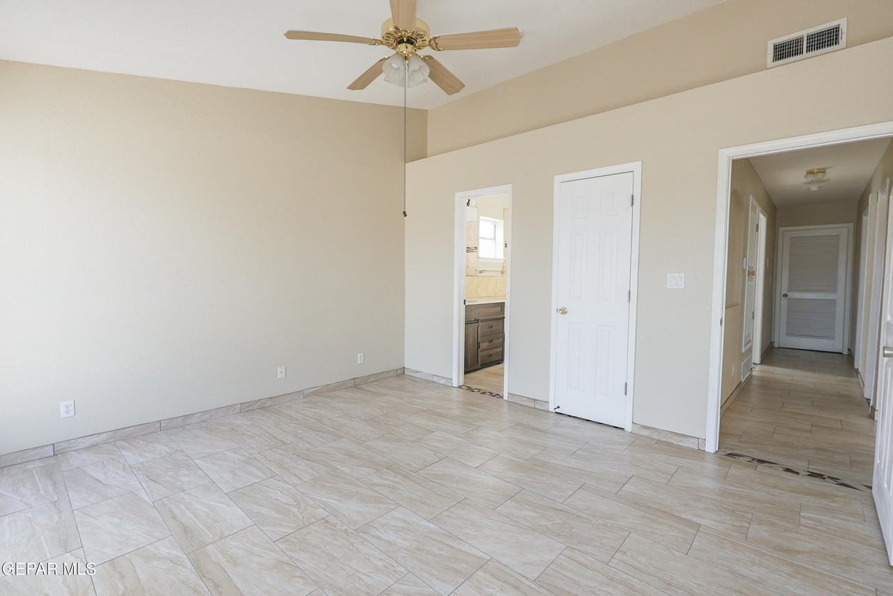 12266 Amstater Cir - Photo 6 of 41