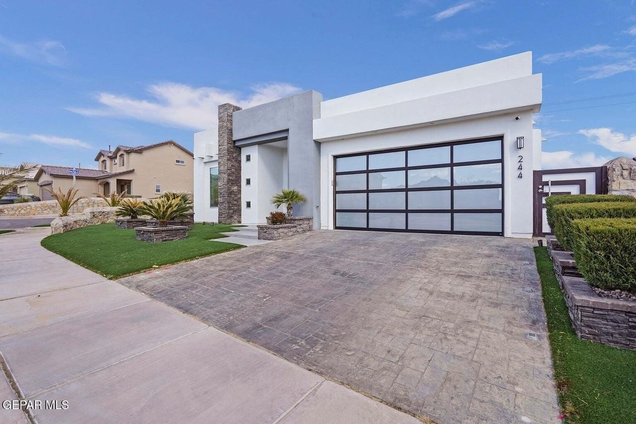 244 Saltford Dr - Photo 2 of 36