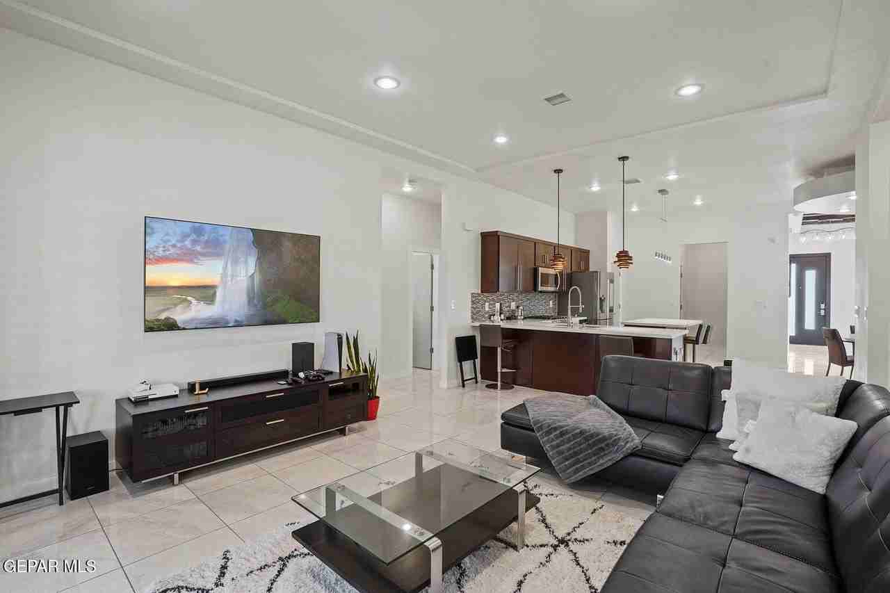 244 Saltford Dr - Photo 5 of 36