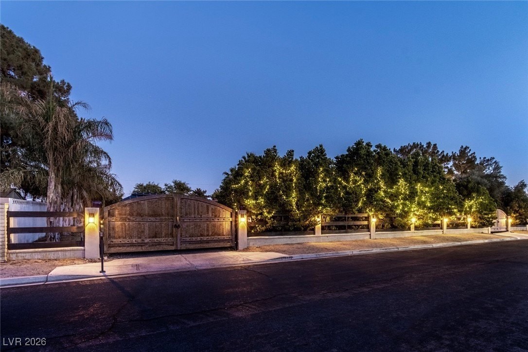 2940 Rosanna St - Photo 3 of 50