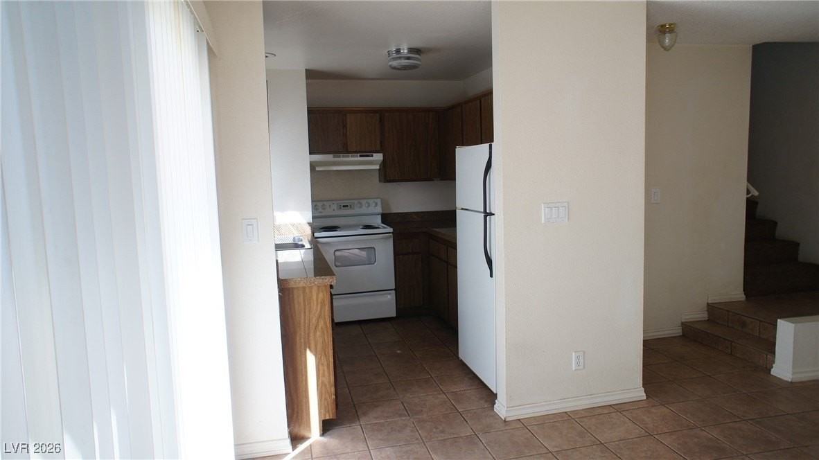 5047 Spencer St #D - Photo 3 of 7