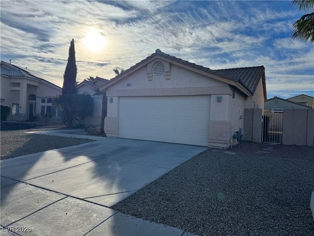 1083 Hernandez Ave - Photo 2 of 24