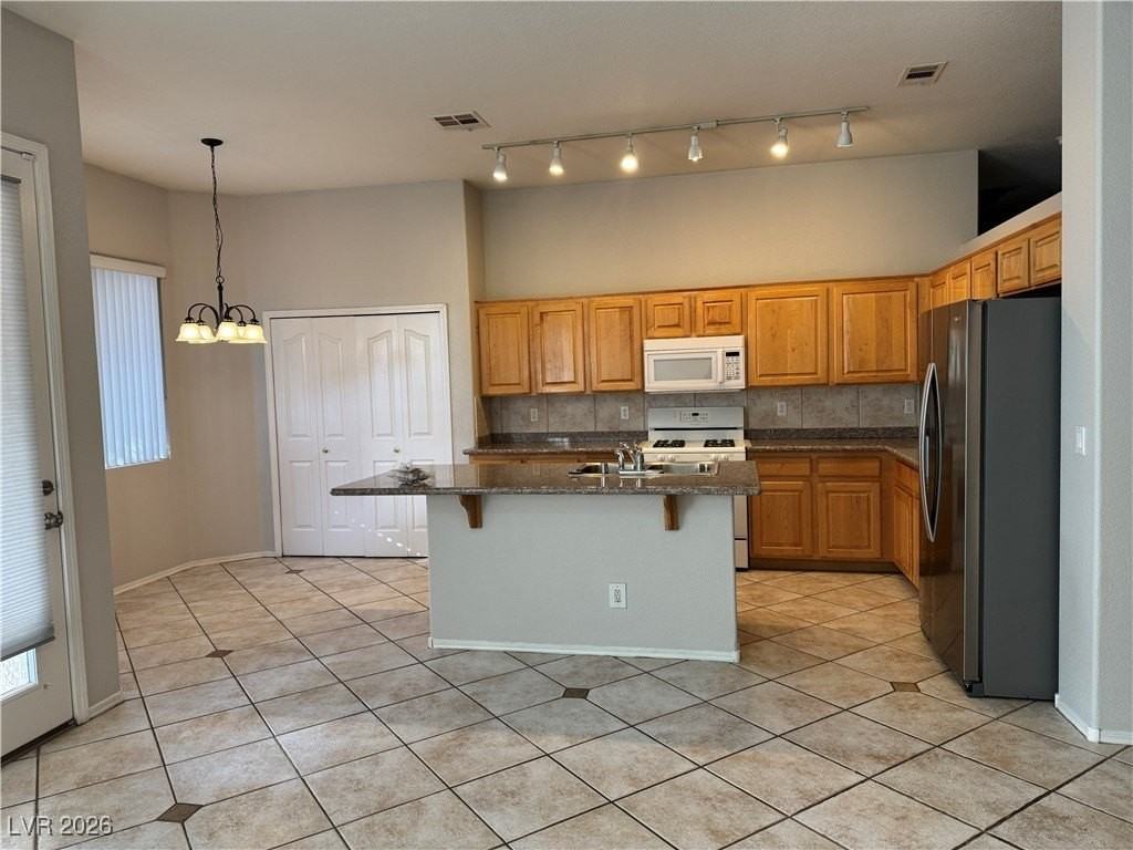 1083 Hernandez Ave - Photo 7 of 24