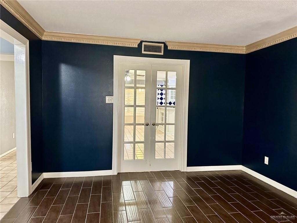 1518 Redbud Ave - Photo 7 of 41