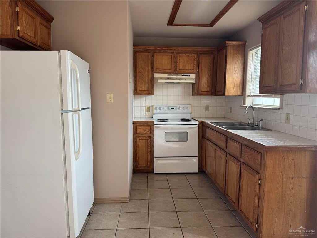 512 E Upas Ave #2 - Photo 3 of 7