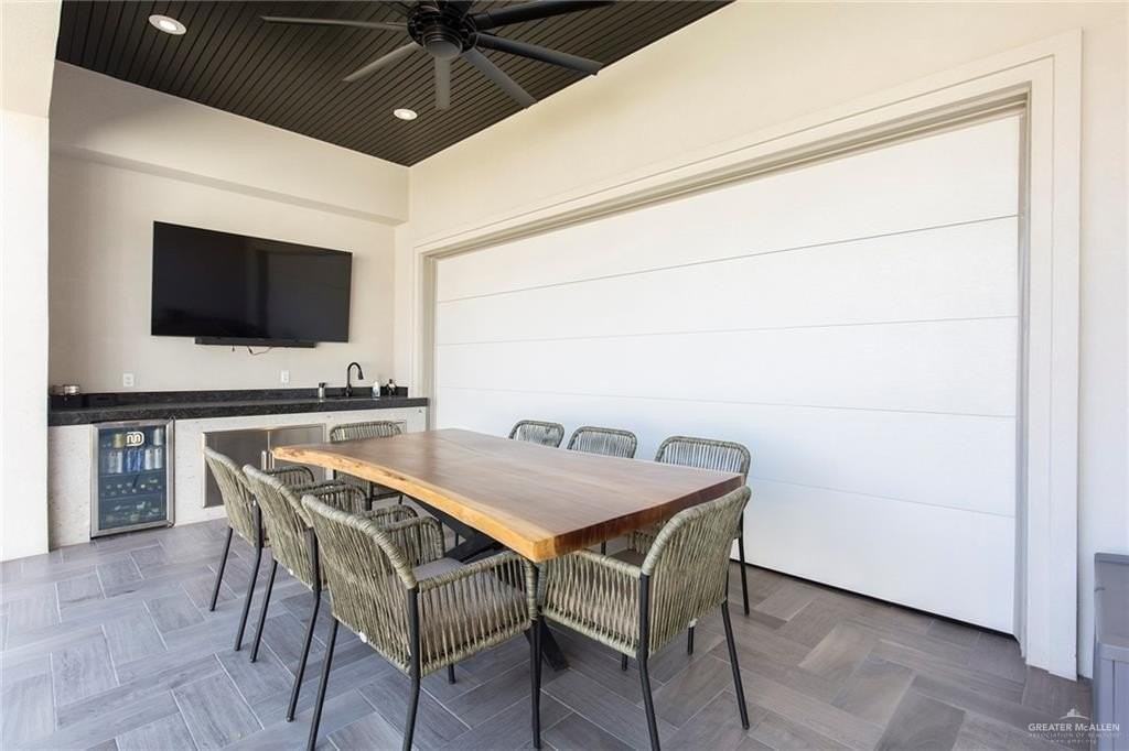 1505 Mount St - Photo 4 of 25