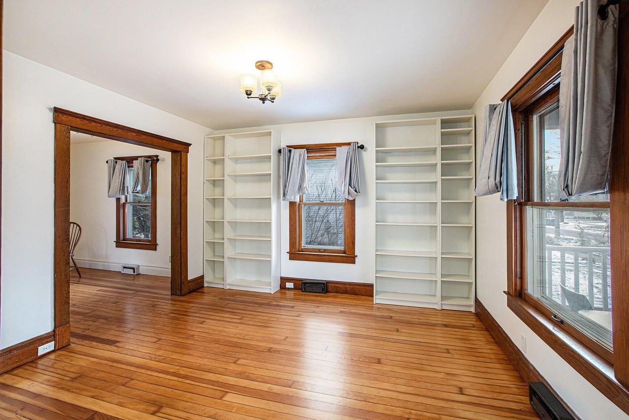 618 Gott St - Photo 5 of 20