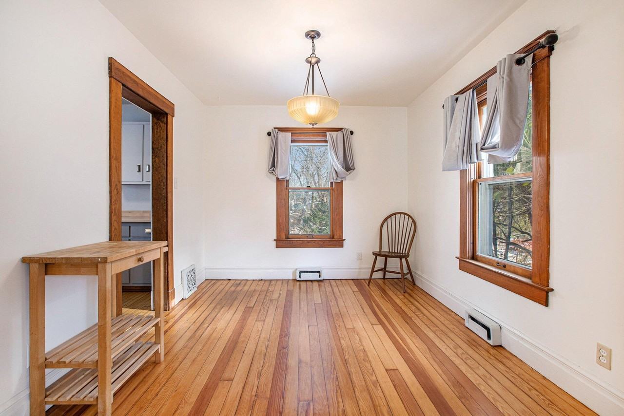 618 Gott St - Photo 7 of 20